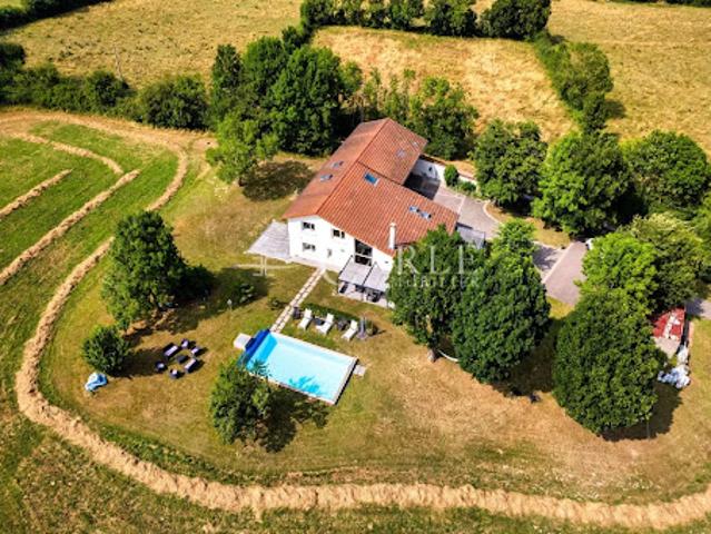 Vente Propriété 11 pièces 285 m2 Saint Pierre de Chandieu