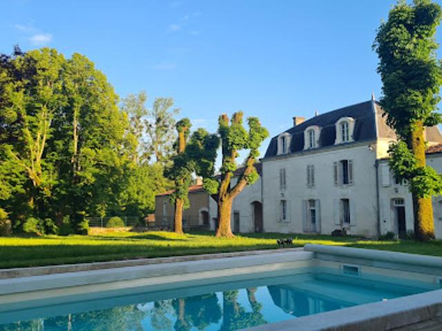 Vente Propriété 11 pièces 350 m2 Saint Jean d'Angély