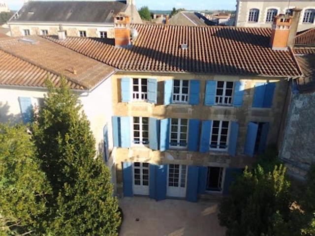Vente Propriété 11 pièces 320 m2 Saint Maixent l'Ecole