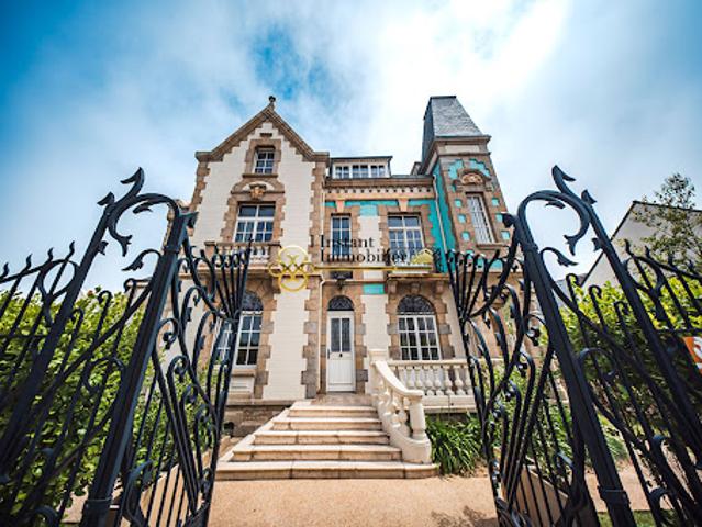 Vente Propriété 12 pièces 227 m2 Roscoff