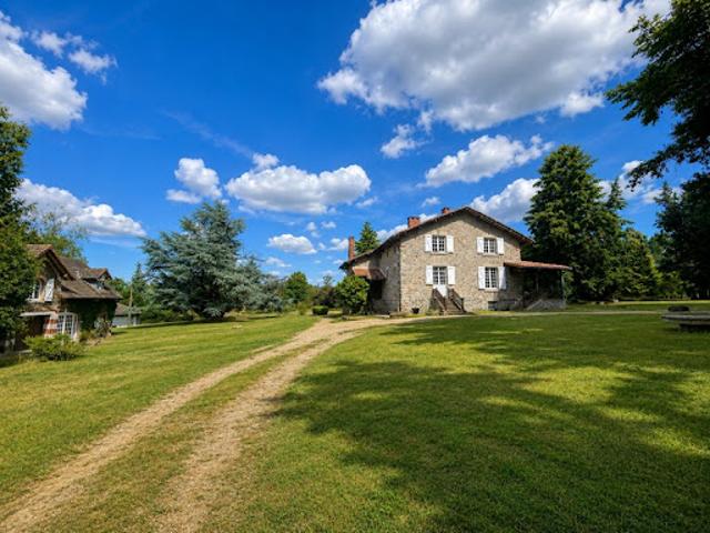 Vente Propriété 12 pièces 231 m2 Chabanais