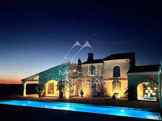 Vente Propriété 12 pièces 323 m2 Arles