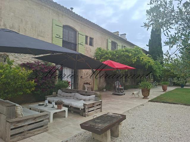Vente Propriété 12 pièces 450 m2 Arles