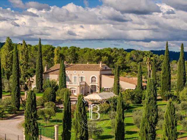 Vente Propriété 13 pièces 1100 m2 Gonfaron
