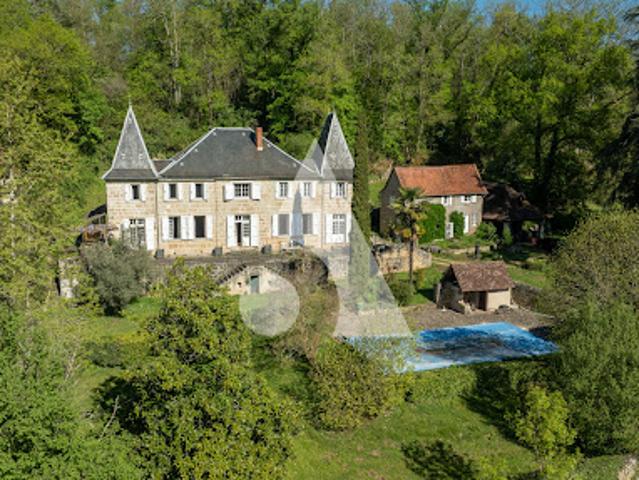 Vente Propriété 16 pièces 333 m2 Figeac