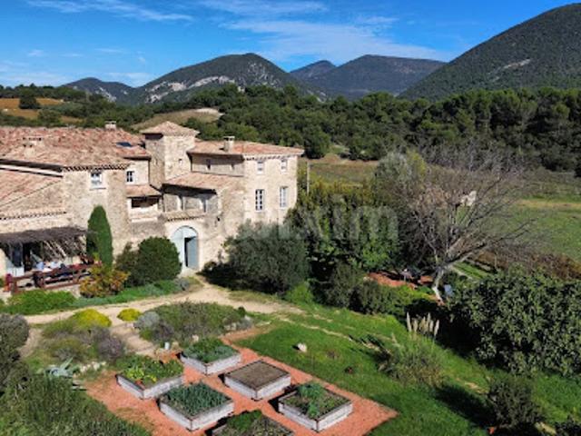 Vente Propriété 16 pièces 900 m2 Nyons