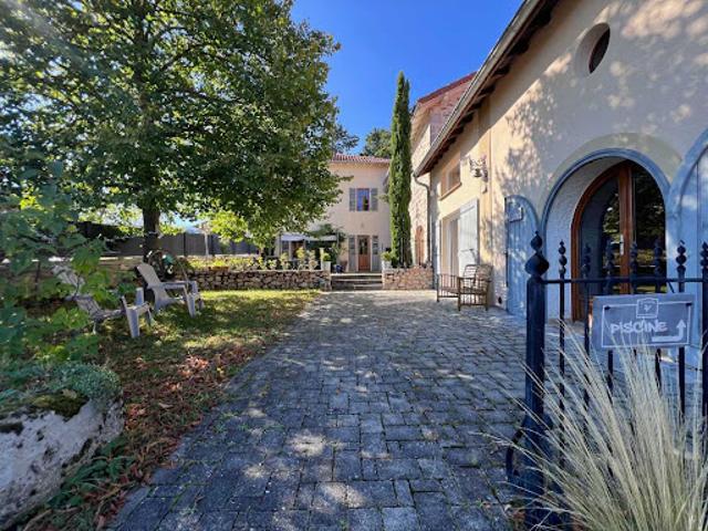 Vente Propriété 17 pièces 554 m2 Renaison