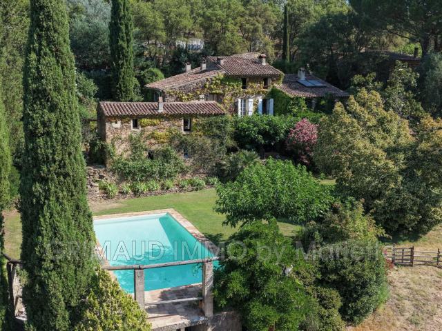 Vente propriété 19 Pièce s 600m² La Garde Freinet