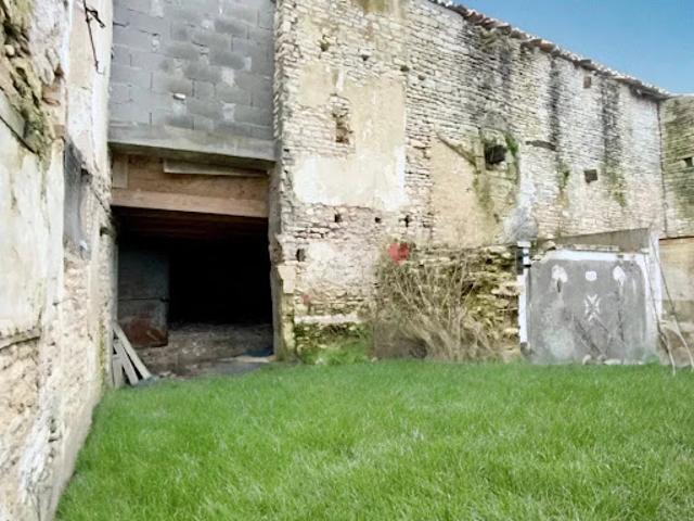 Vente Grange 1 pièce 133 m2 Beauvais sur Matha