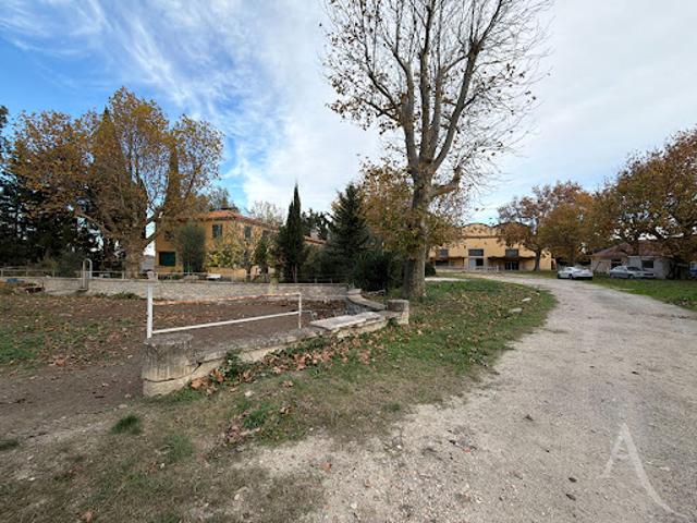 Vente Propriété 20 pièces 500 m2 Arles