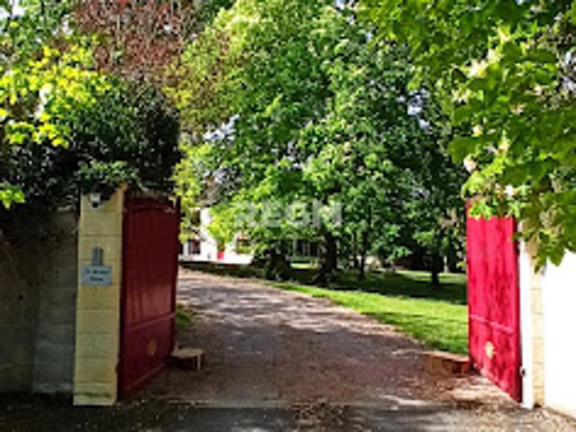 Vente Propriété 7 pièces 216.49 m2 Bourges