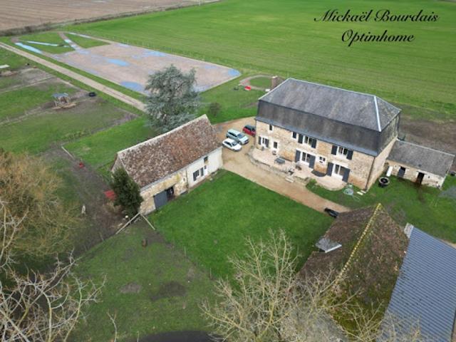 Vente Propriété 7 pièces 222 m2 Luché Pringé