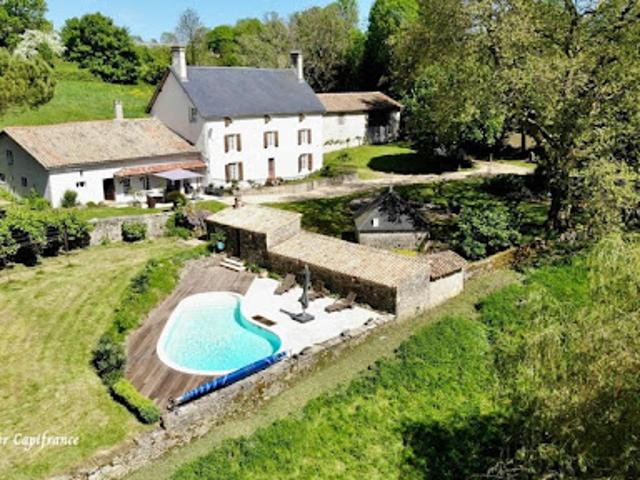 Vente Propriété 7 pièces 305 m2 Saint Georges de Noisné