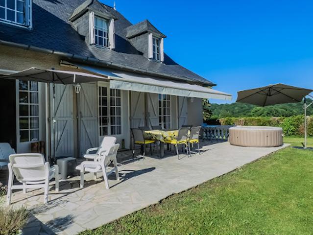 Vente Propriété 6 pièces 140 m2 Morlaàs