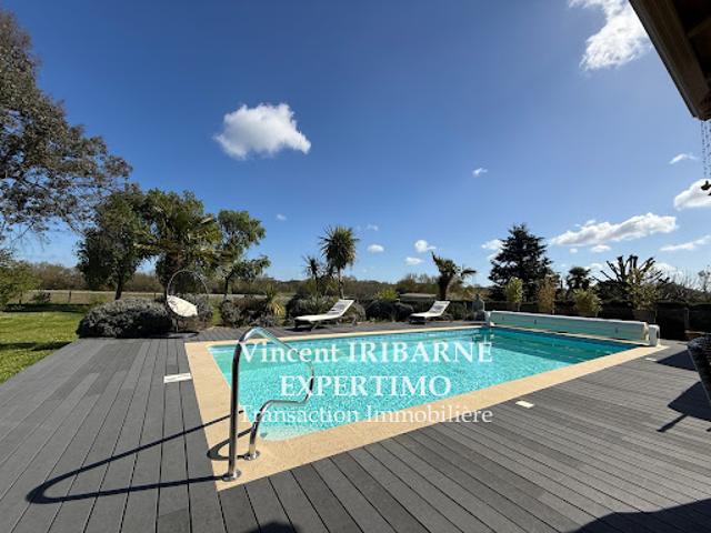 Vente Propriété 6 pièces 170 m2 Saintes