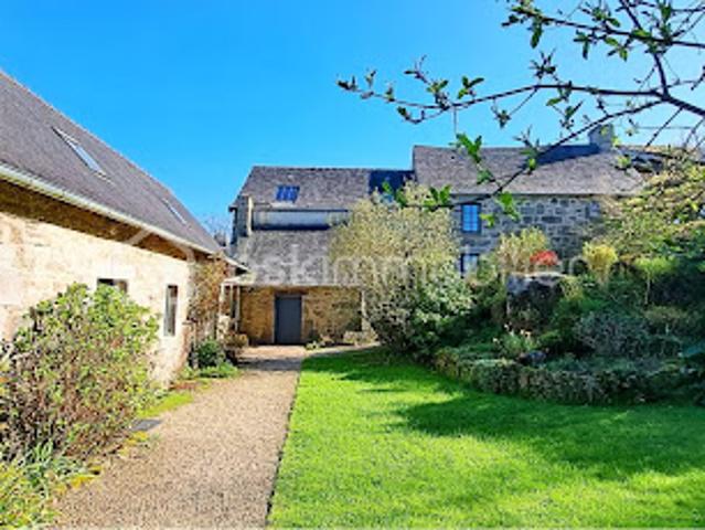 Vente Propriété 8 pièces 200 m2 Commana