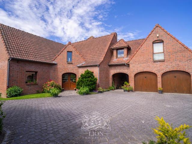 Vente Propriété 8 pièces 247.11 m2 Louvil