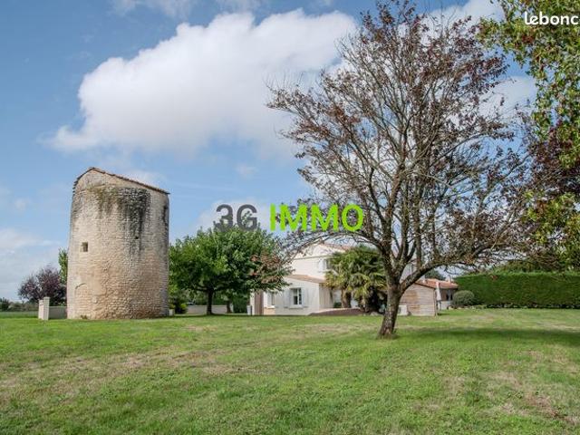 Vente | Propriété | 8p | 6ch | 168 m² | Saint Agnant | Expo Sud Ouest | Terrasse · Jardin · Piscine · Moulin