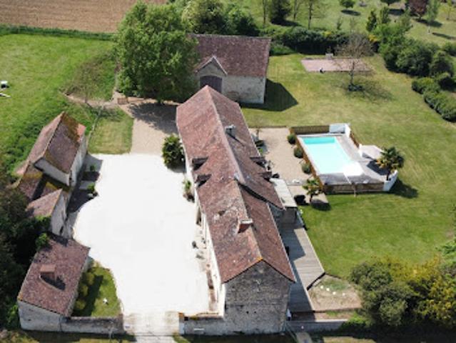 Vente Propriété 9 pièces 263 m2 Dangé Saint Romain