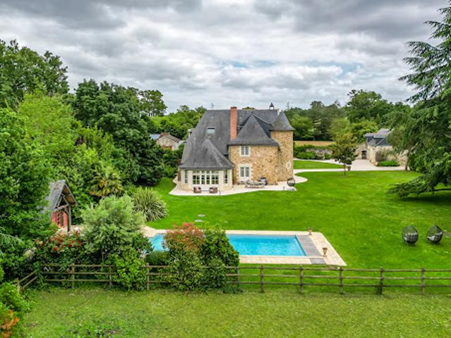 Vente Propriété 9 pièces 342 m2 Avrille