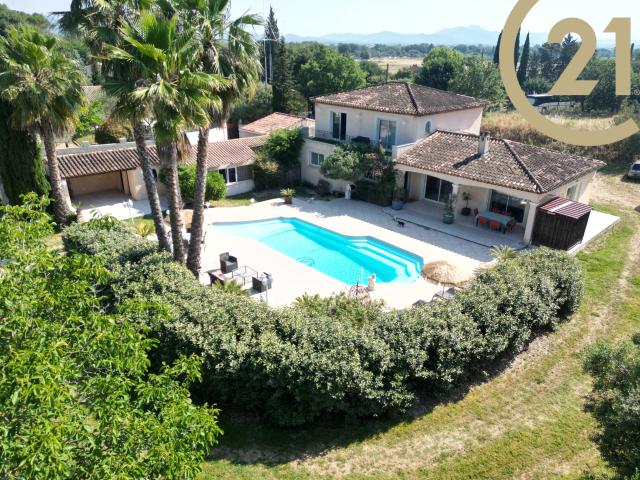 VENTE ROQUEBRUNE SUR ARGENS VILLA INDIVIDUELLE AVEC DEPENDANCE, PISCINE ET GARAGE