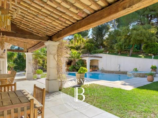 Vente Sanary Beaucours Belle Villa Traditionnelle Piscine Jardin