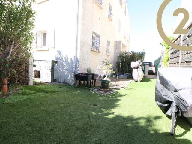 VENTE SAINT RAPHAËL Appartement de 100m2 en duplex avec jardin et deux stationnements privatifs