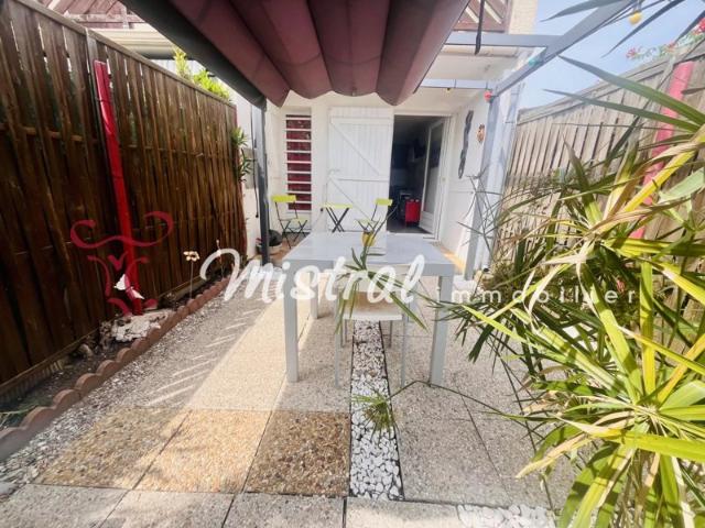 VENTE STUDIO CABINE REZ DE JARDIN AVEC TERRASSE ET PARKING P