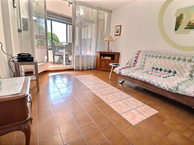VENTE STUDIO DANS RESIDENCE AVEC PISCINE TERRASSE CAVE PARKING