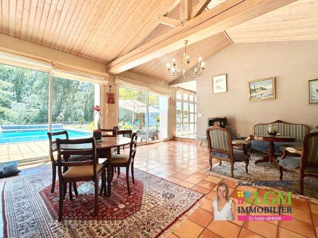 Venansault, Propriété de caractère avec prairie, piscine et. 234m² Venansault