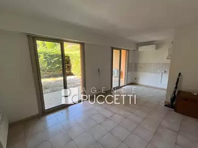 Vence 06140 Location appartement 1 pièce t1 piscine terrasse