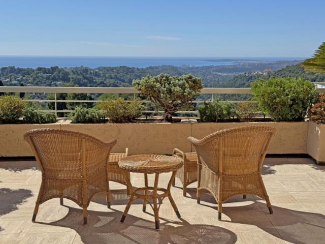 Vence 3 pièces de 92,4 m2, terrasse de 75,55 m2 Vue mer