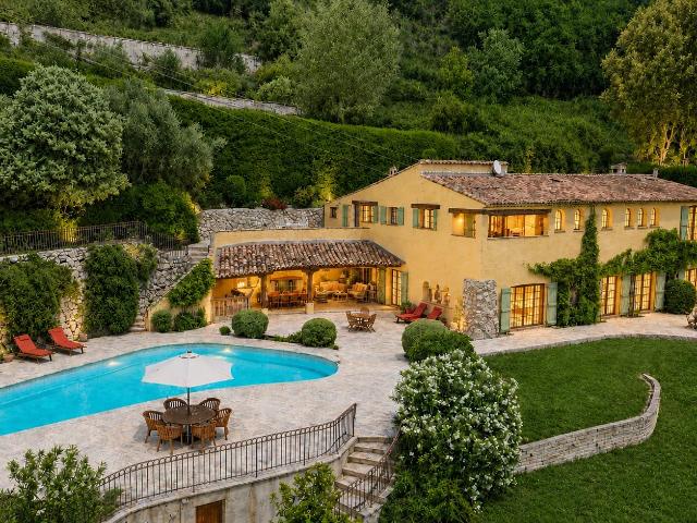 Vence, une villa provençale exceptionnelle de 6 chambres avec une vue panoramique à couper le souffle sur la Côte d’Azur