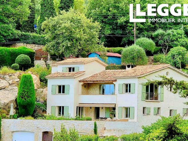Vence, Villa d’exception aux prestations raffinées au coeur de la verdure et proche du centre ville