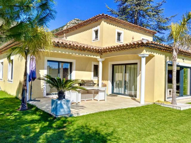 VENCE Villa récente 7 pièces d'environ 160m2 Piscine