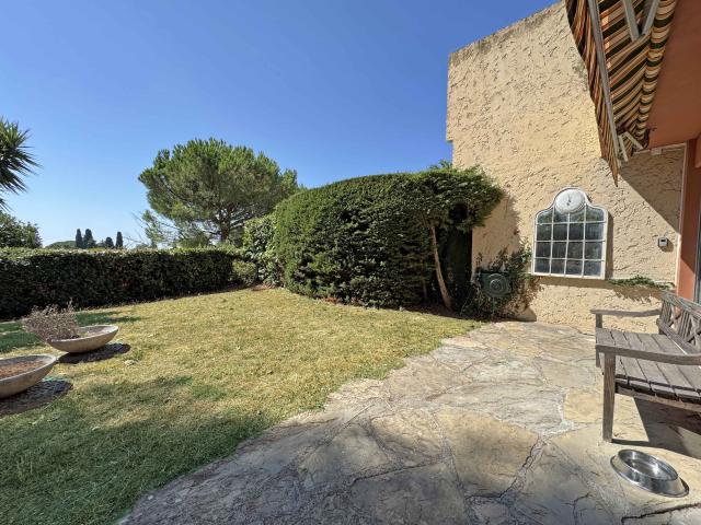 Vence Appartement 2P de 58 m2 avec jardin privatif 220 m2