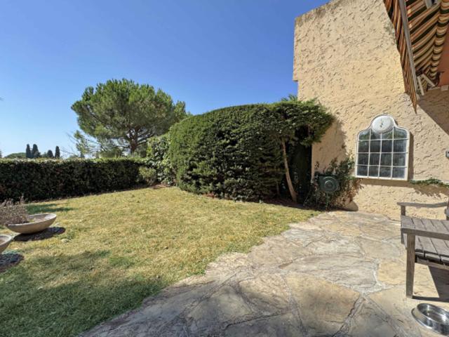 Vence Appartement 2P de 58 m2 avec jardin privatif 220 m2