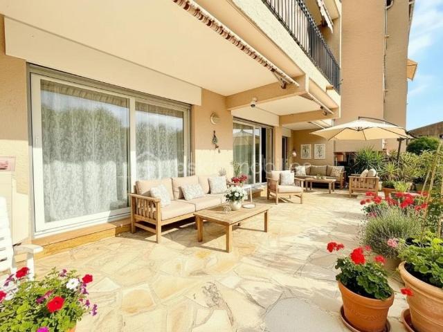 VENCE – Appartement avec terrasse spacieuse stationnement privatif cave