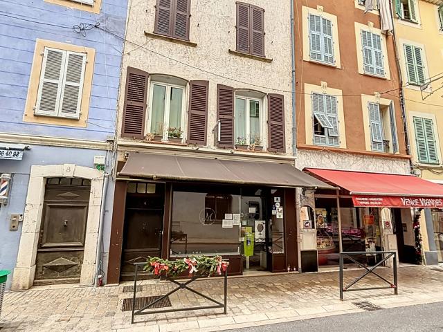 VENCE Centre Ville Local commercial + 2 Appartements 228m2 330 000E