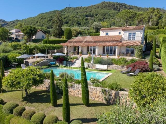 Vence – Élégante villa provençale avec vue panoramique