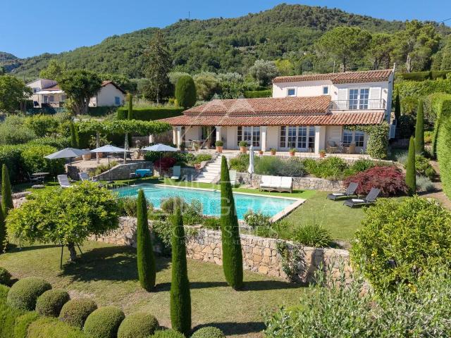 Vence – Élégante villa provençale avec vue panoramique