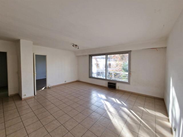 Vence Idéal investisseur 3P lumineux en Centre Ville, park. 77m² Vence