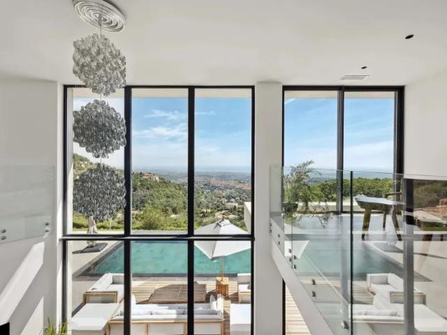 VENCE Magnifique villa neuve contemporaine vue mer