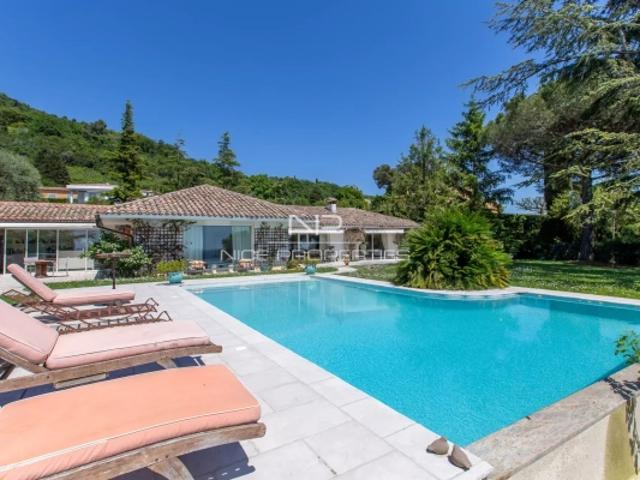Vence Méou, superbe villa 8 pièces de plain pied avec piscine et vue panoramique