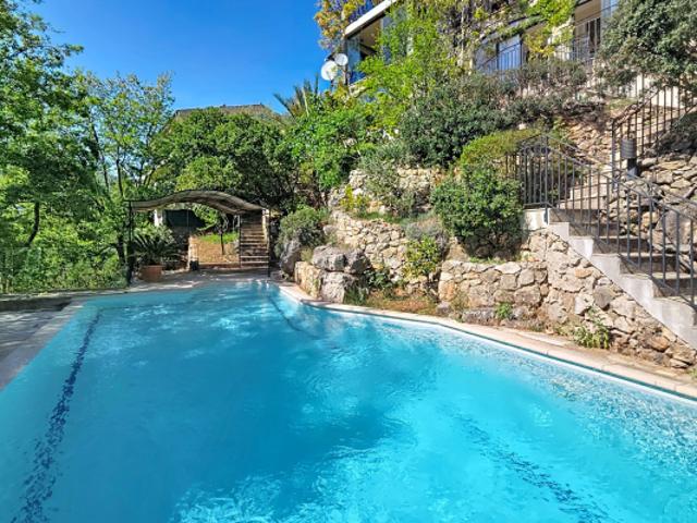 VENCE PROCHE CENTRE VILLE VILLA 8 PIECES
