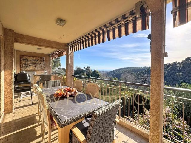 Vence sud, appartement vue mer 5 pieces, état neuf,, terrasse, piscine, stationnement privatif