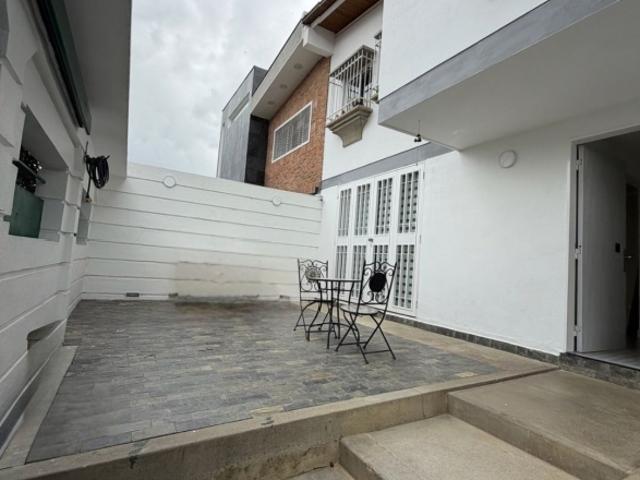 Vendo casa 250m2 Alto Prado 0206