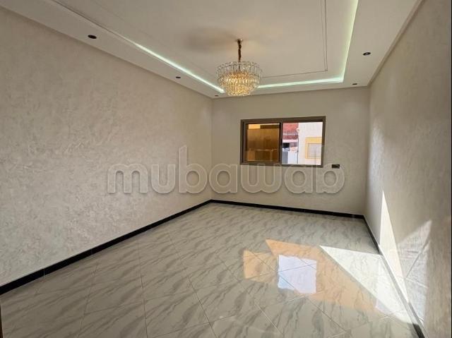Vend appartement à Alliance mehdia 2.2 belles chambres. Cuisine bien équipée