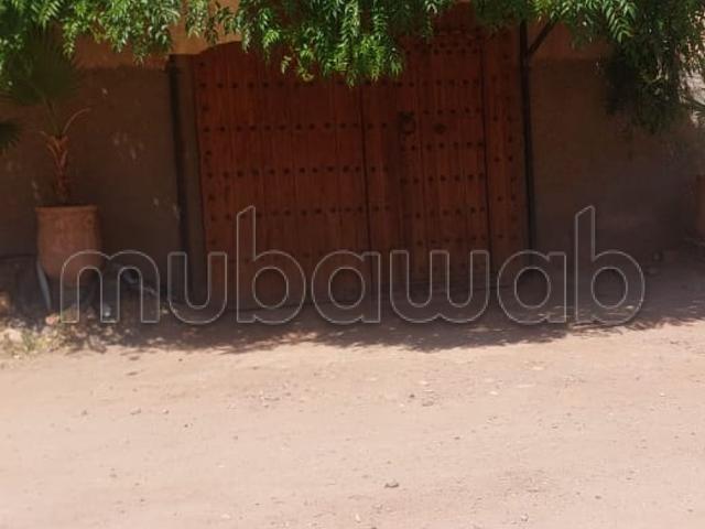 Vend appartement à Alouidane. 3 pièces confortables. Jardin et terrasse