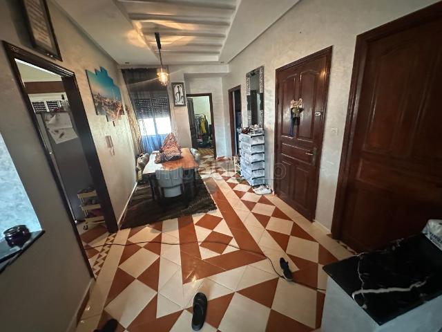 Vend appartement à Azemmour. 2 grandes pièces. Cuisine entièrement équipée